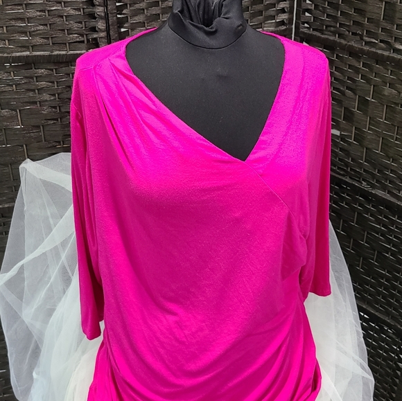 Ellen Tracy Tops - Ellen Tracy V-neck Blouse